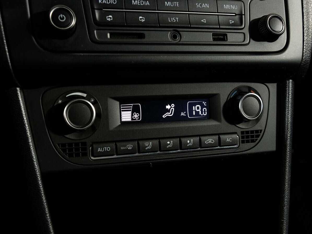 Volkswagen Polo с пробегом — 2013 год. Фото: #10