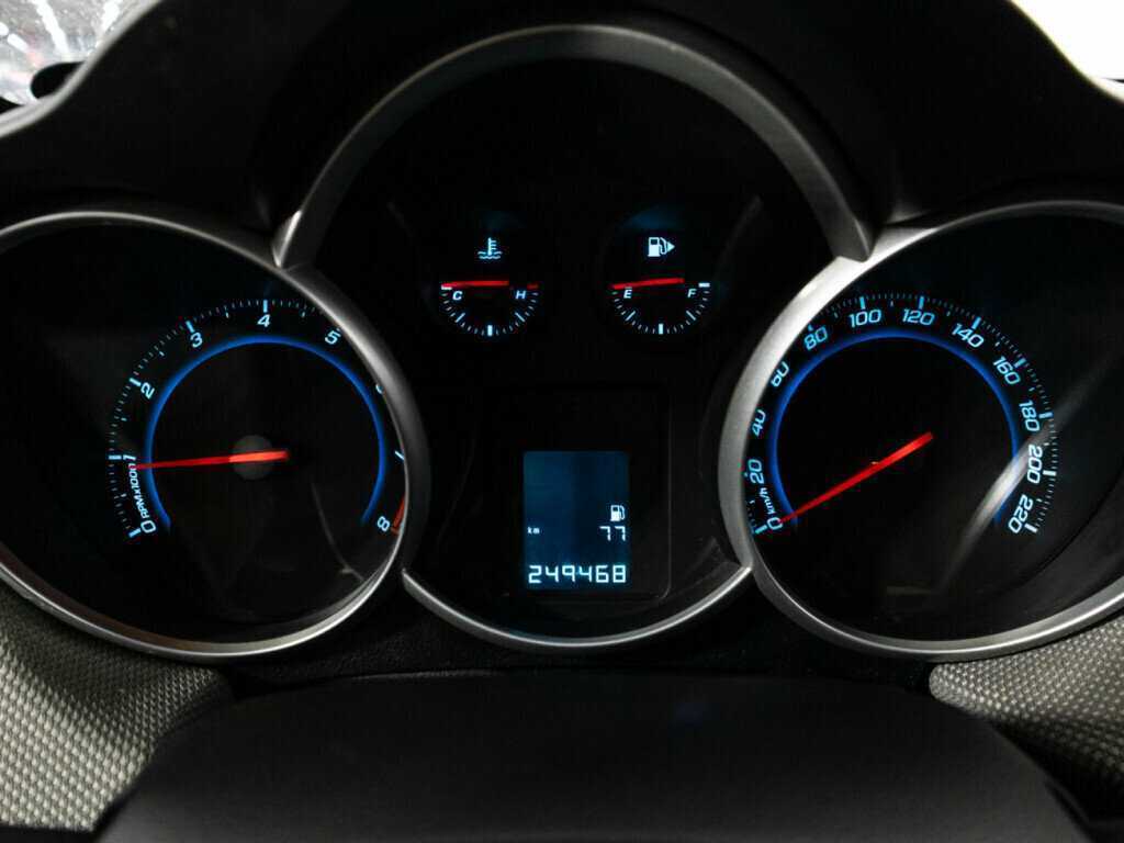 Chevrolet Cruze с пробегом — 2012 год. Фото: #11