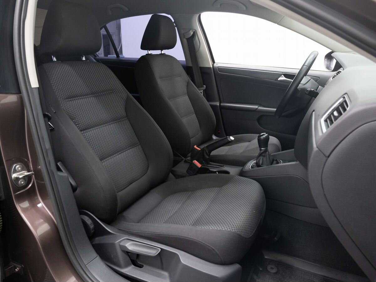 Volkswagen Jetta с пробегом — 2014 год. Фото: #11