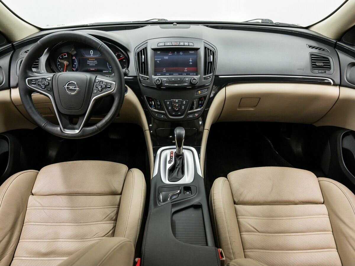 Opel Insignia с пробегом — 2015 год. Фото: #10