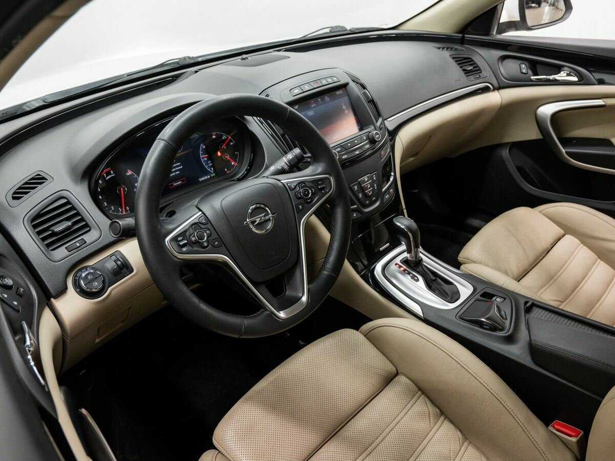 Opel Insignia с пробегом — 2015 год. Фото: #13