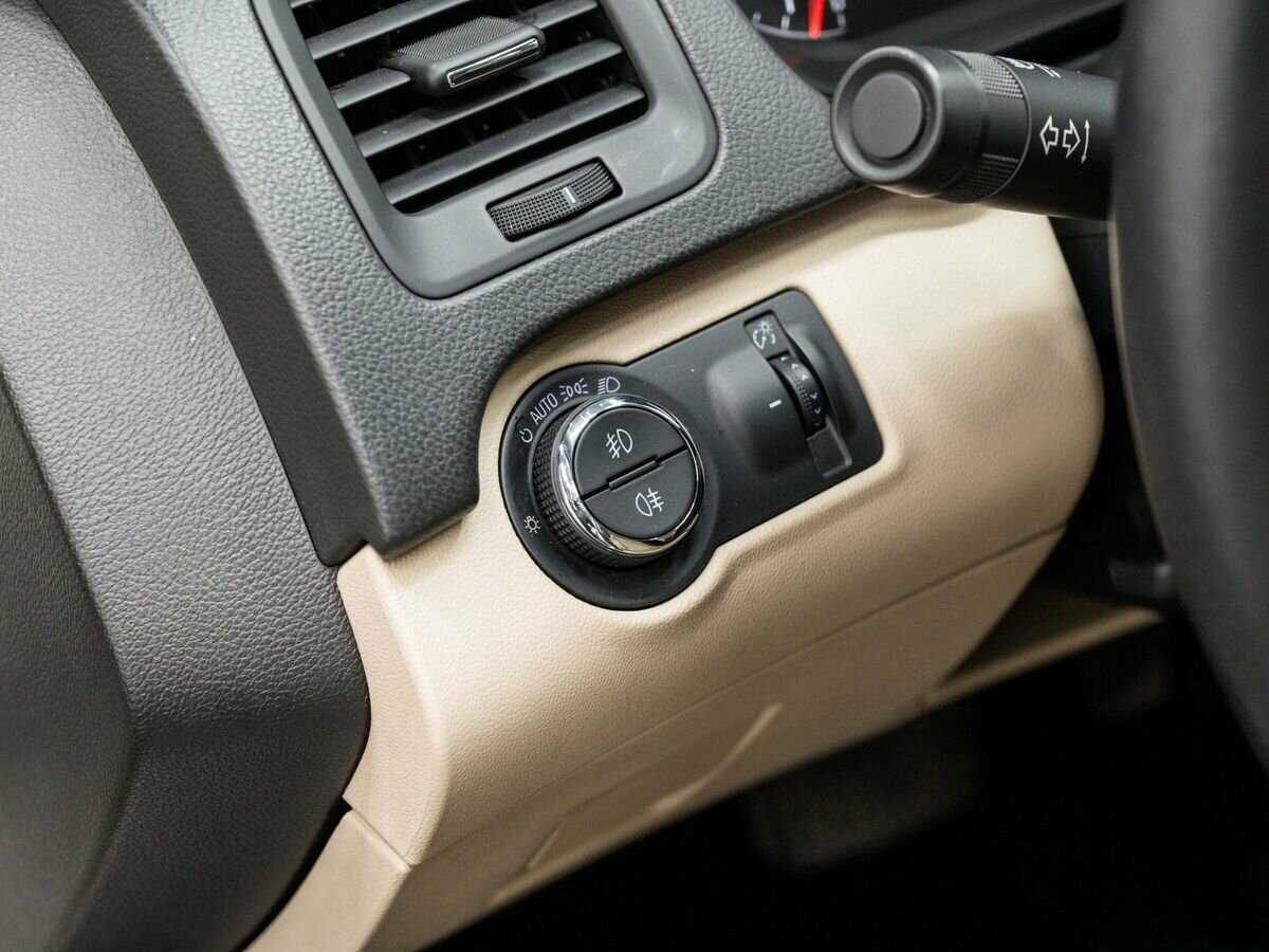 Opel Insignia с пробегом — 2015 год. Фото: #16