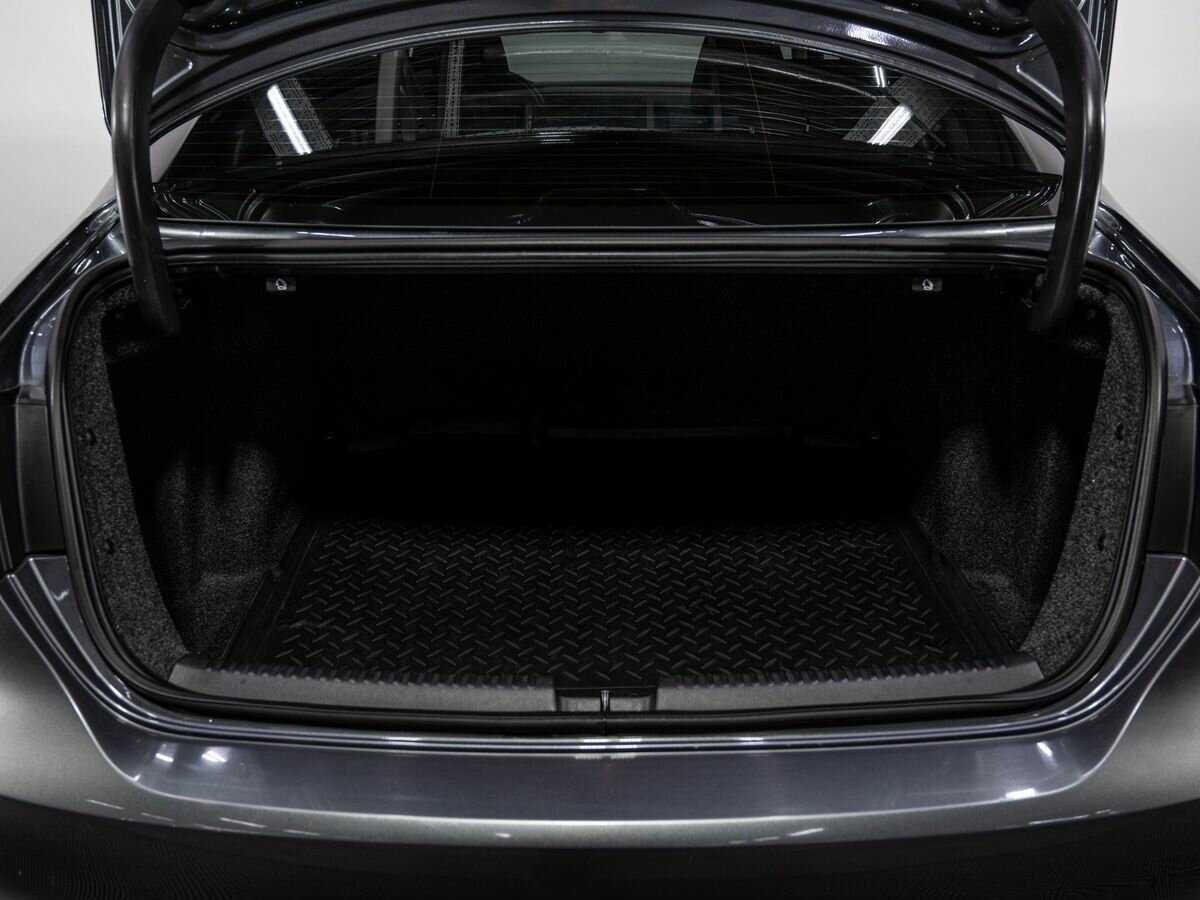 Volkswagen Jetta с пробегом — 2012 год. Фото: #20