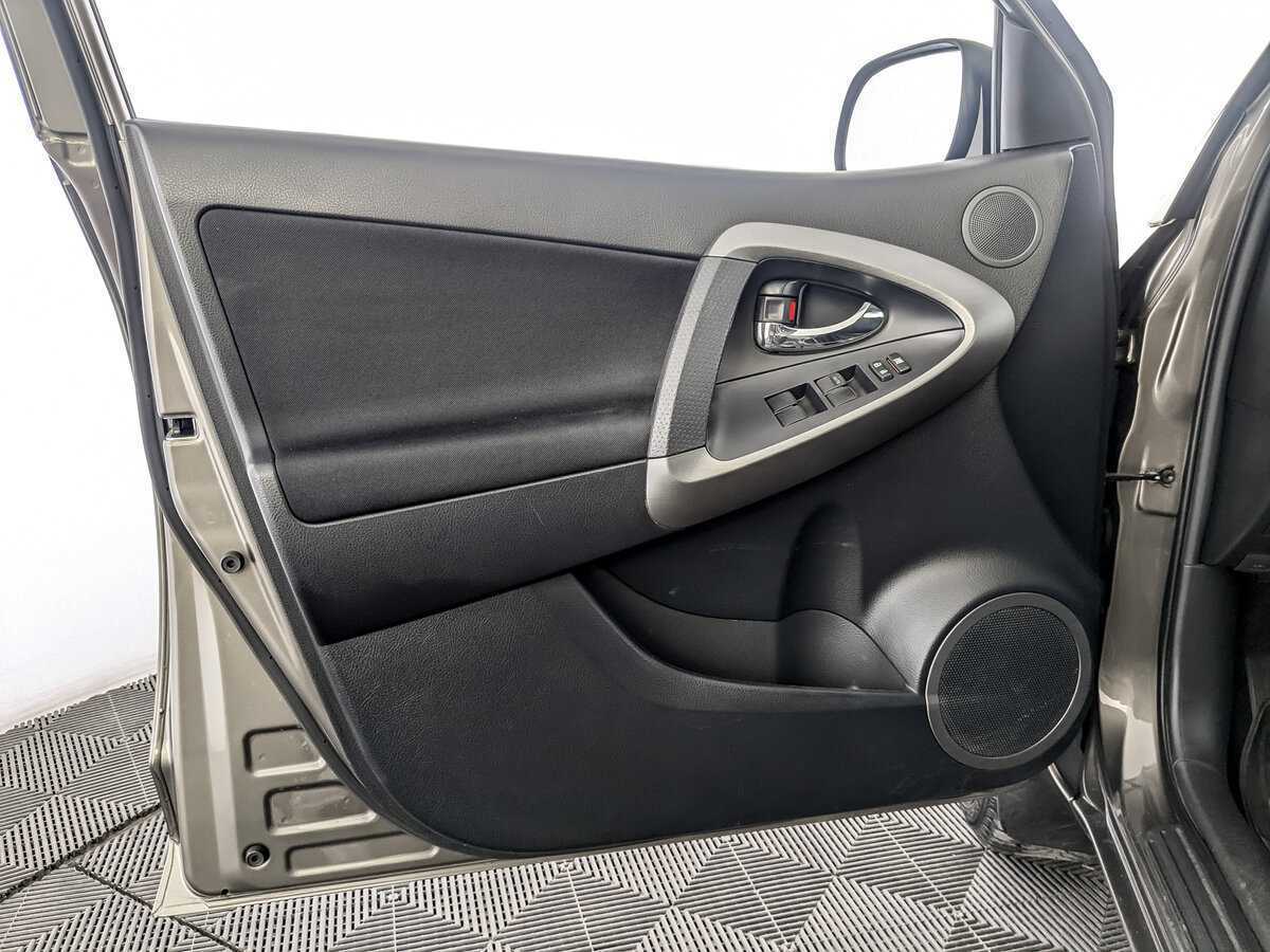 Toyota RAV4 с пробегом — 2012 год. Фото: #18