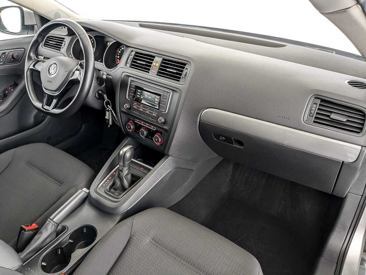 Volkswagen Jetta с пробегом — 2016 год. Фото: #10