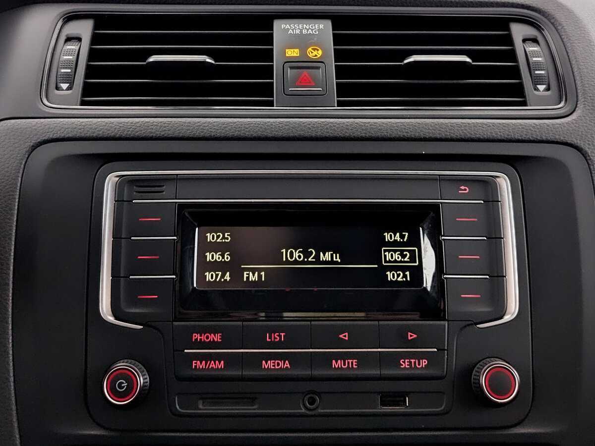 Volkswagen Jetta с пробегом — 2016 год. Фото: #14