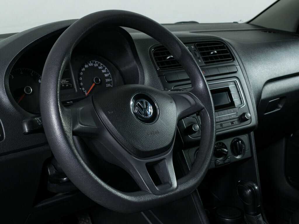 Volkswagen Polo с пробегом — 2019 год. Фото: #11