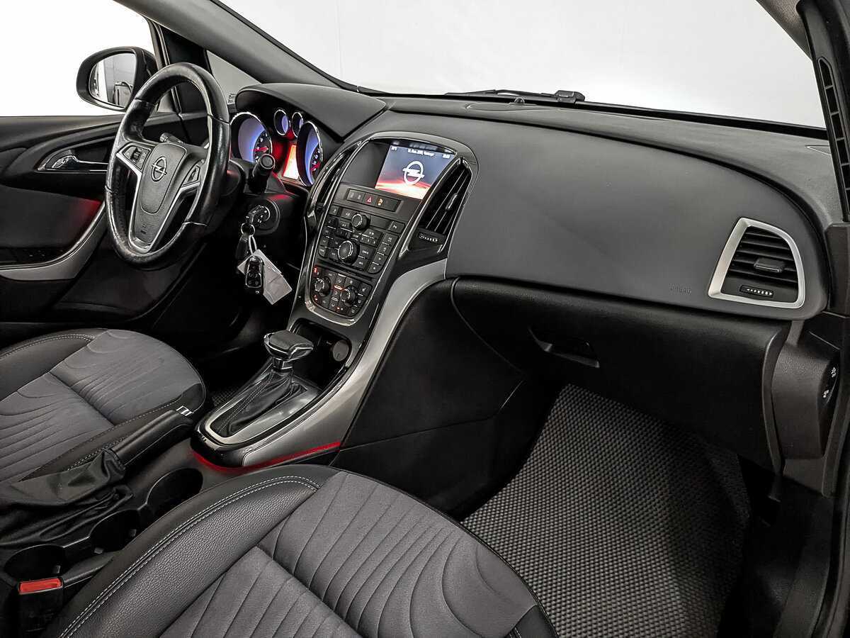 Opel Astra с пробегом — 2014 год. Фото: #10