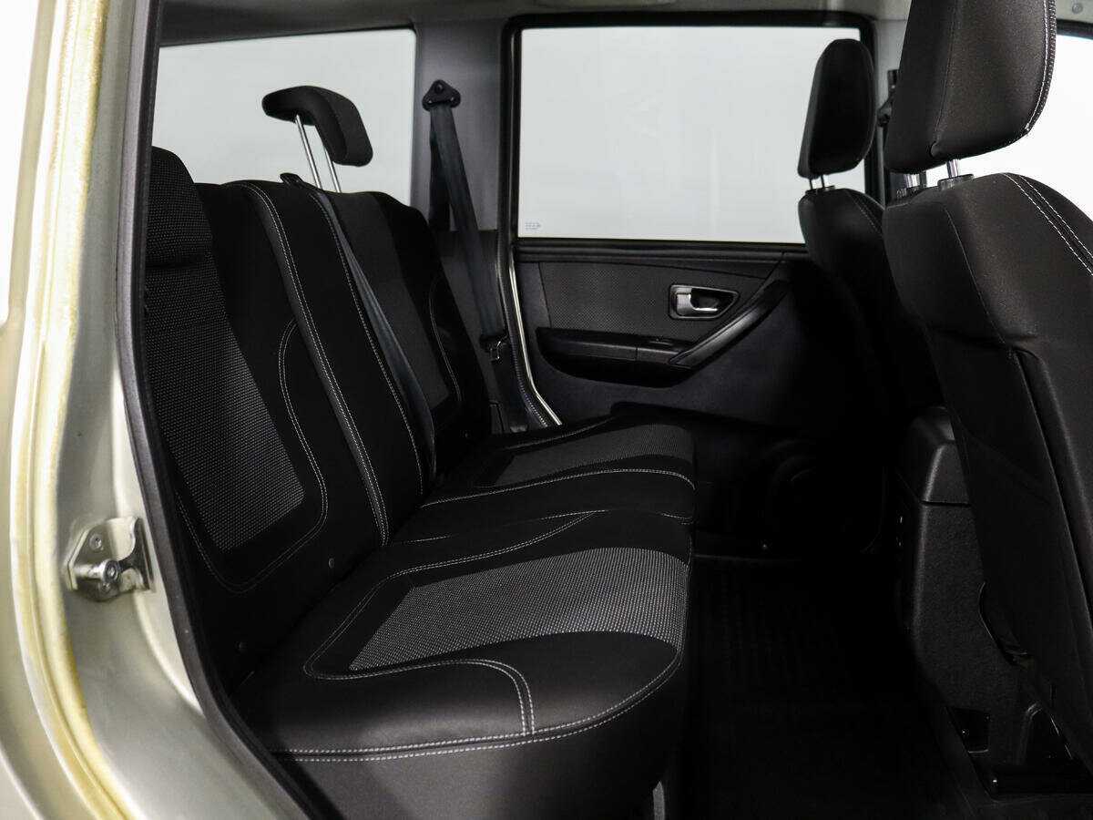 УАЗ Patriot с пробегом — 2015 год. Фото: #11