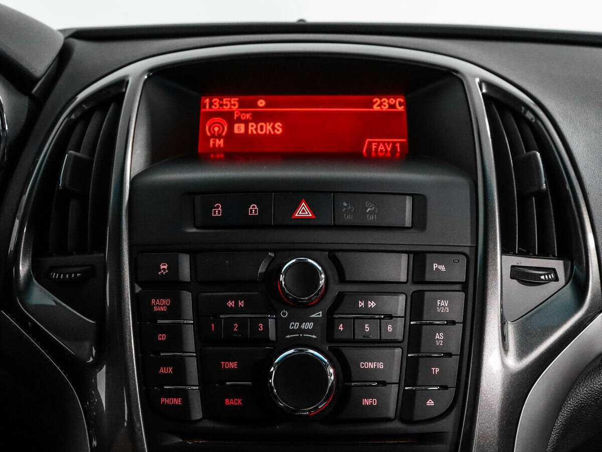 Opel Astra с пробегом — 2013 год. Фото: #12