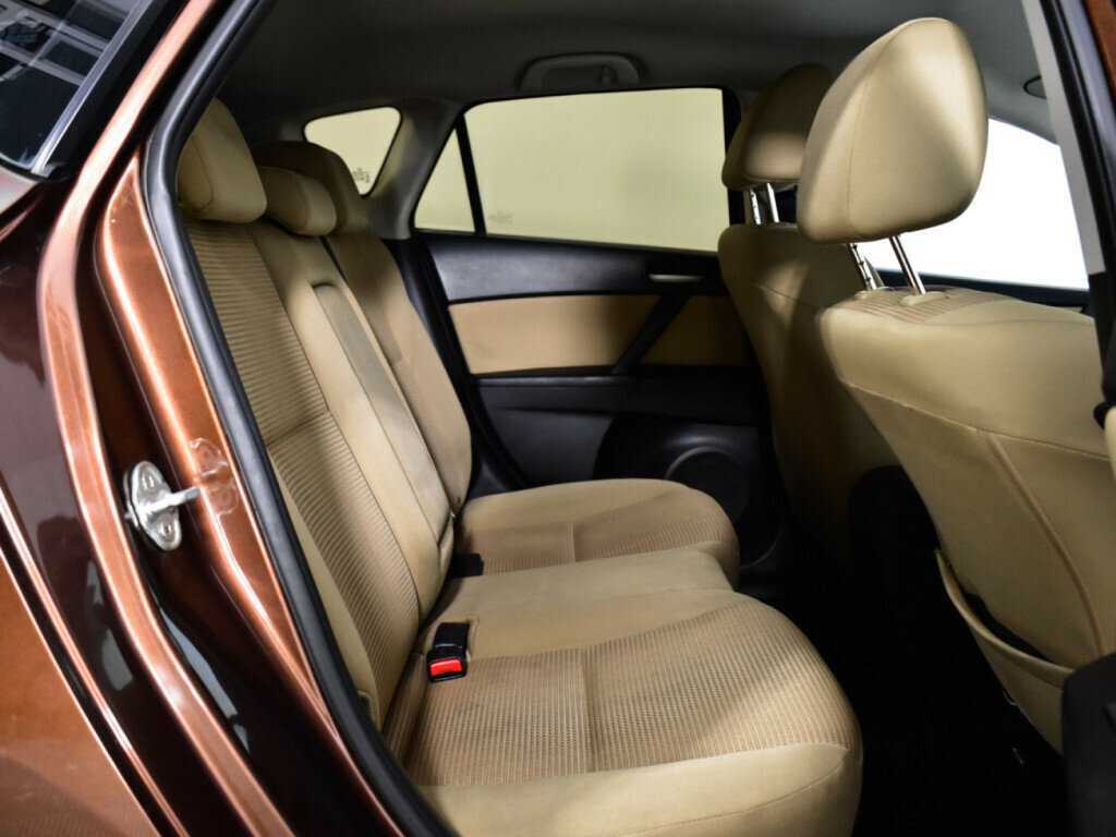 Mazda 3 с пробегом — 2012 год. Фото: #9