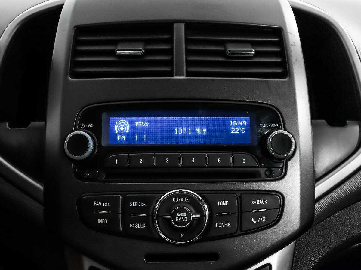 Chevrolet Aveo с пробегом — 2014 год. Фото: #12