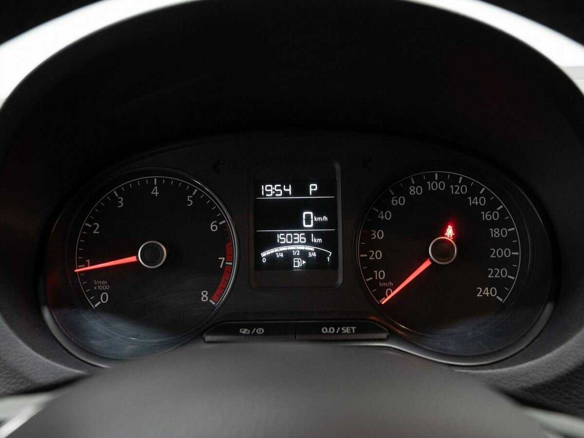 Volkswagen Polo с пробегом — 2016 год. Фото: #15