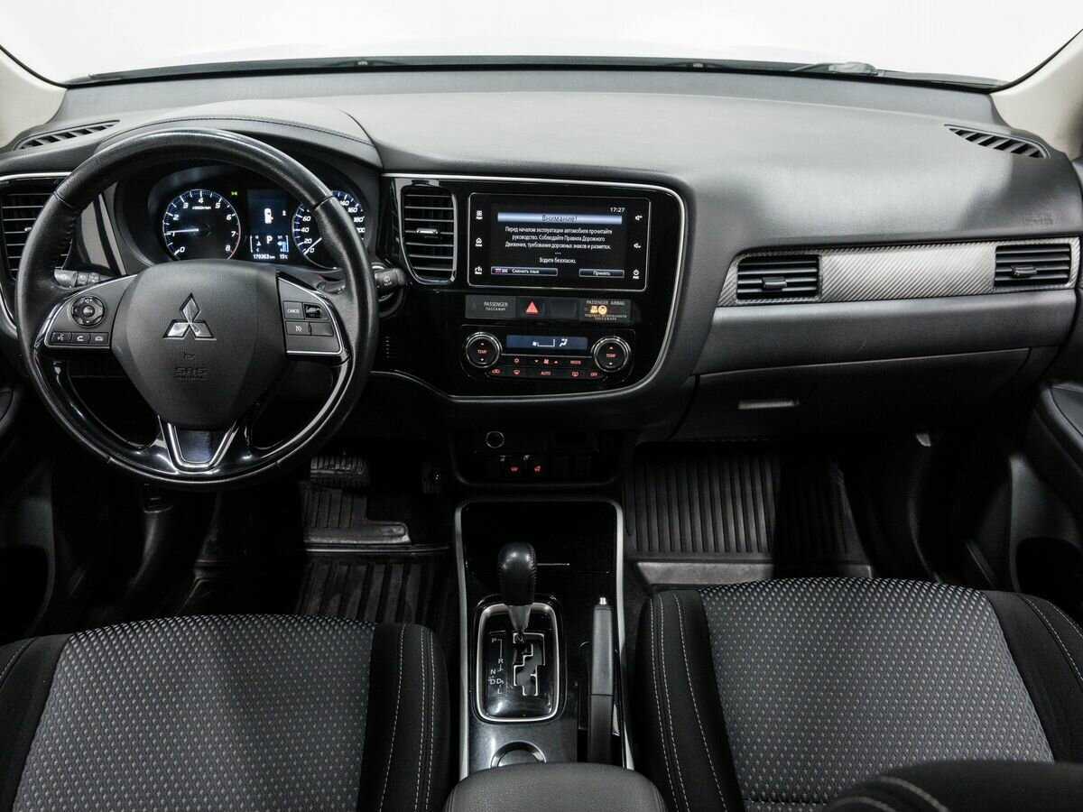 Mitsubishi Outlander с пробегом — 2018 год. Фото: #10