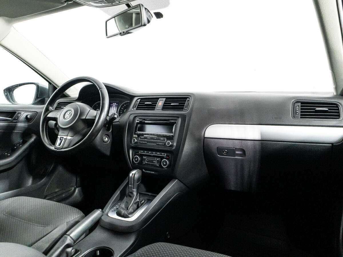 Volkswagen Jetta с пробегом — 2012 год. Фото: #8