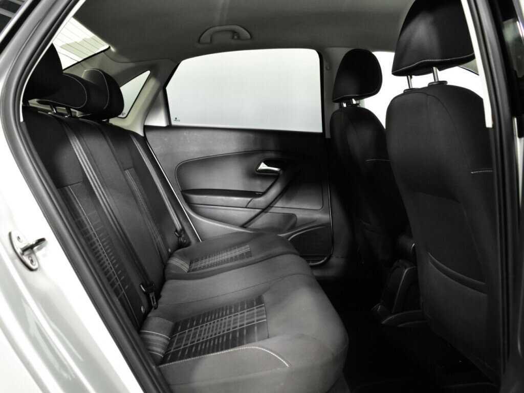 Volkswagen Polo с пробегом — 2015 год. Фото: #9