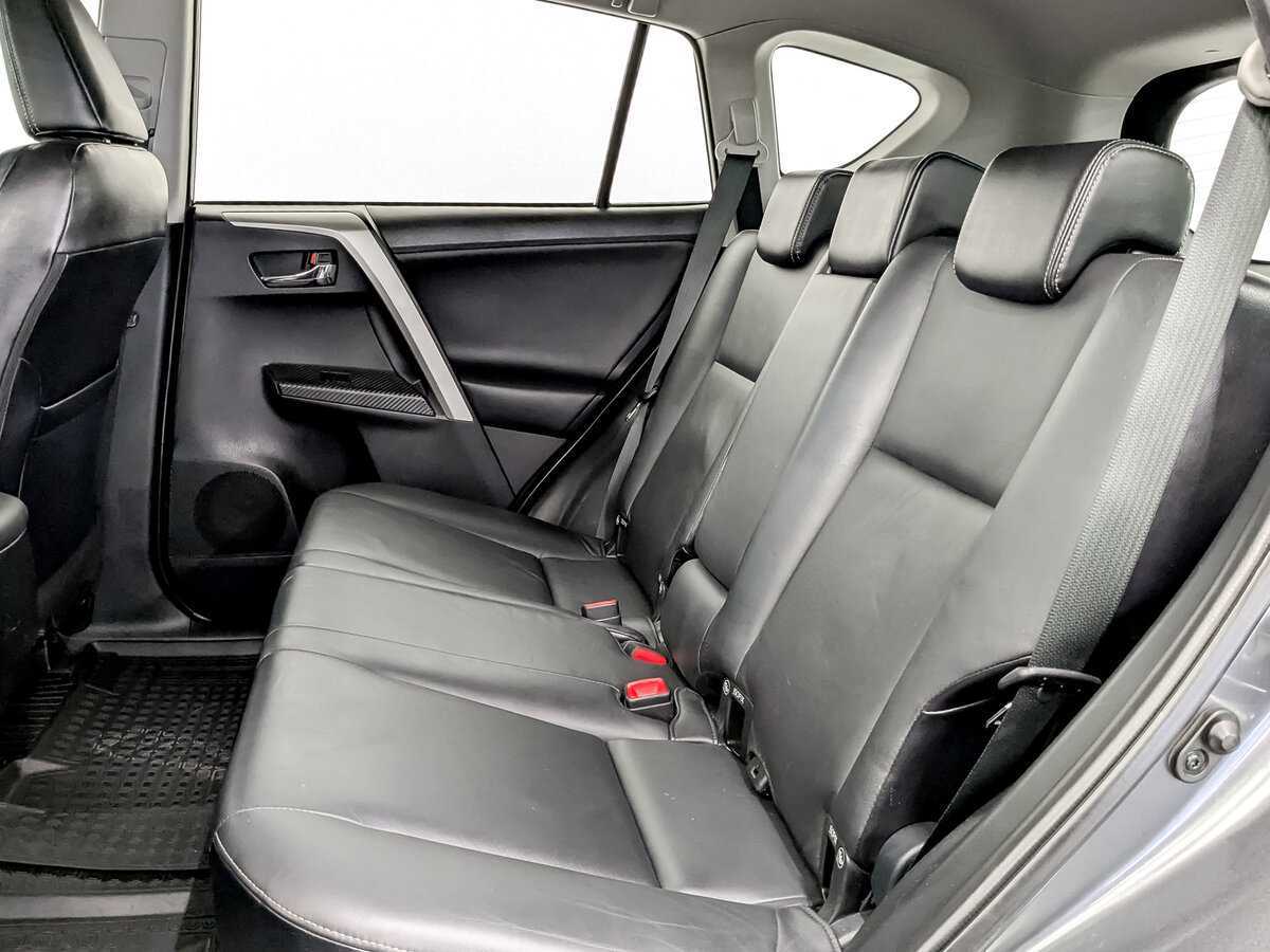 Toyota RAV4 с пробегом — 2014 год. Фото: #11