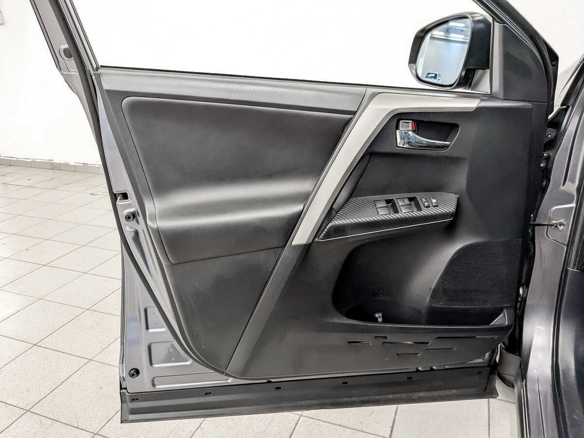 Toyota RAV4 с пробегом — 2014 год. Фото: #16