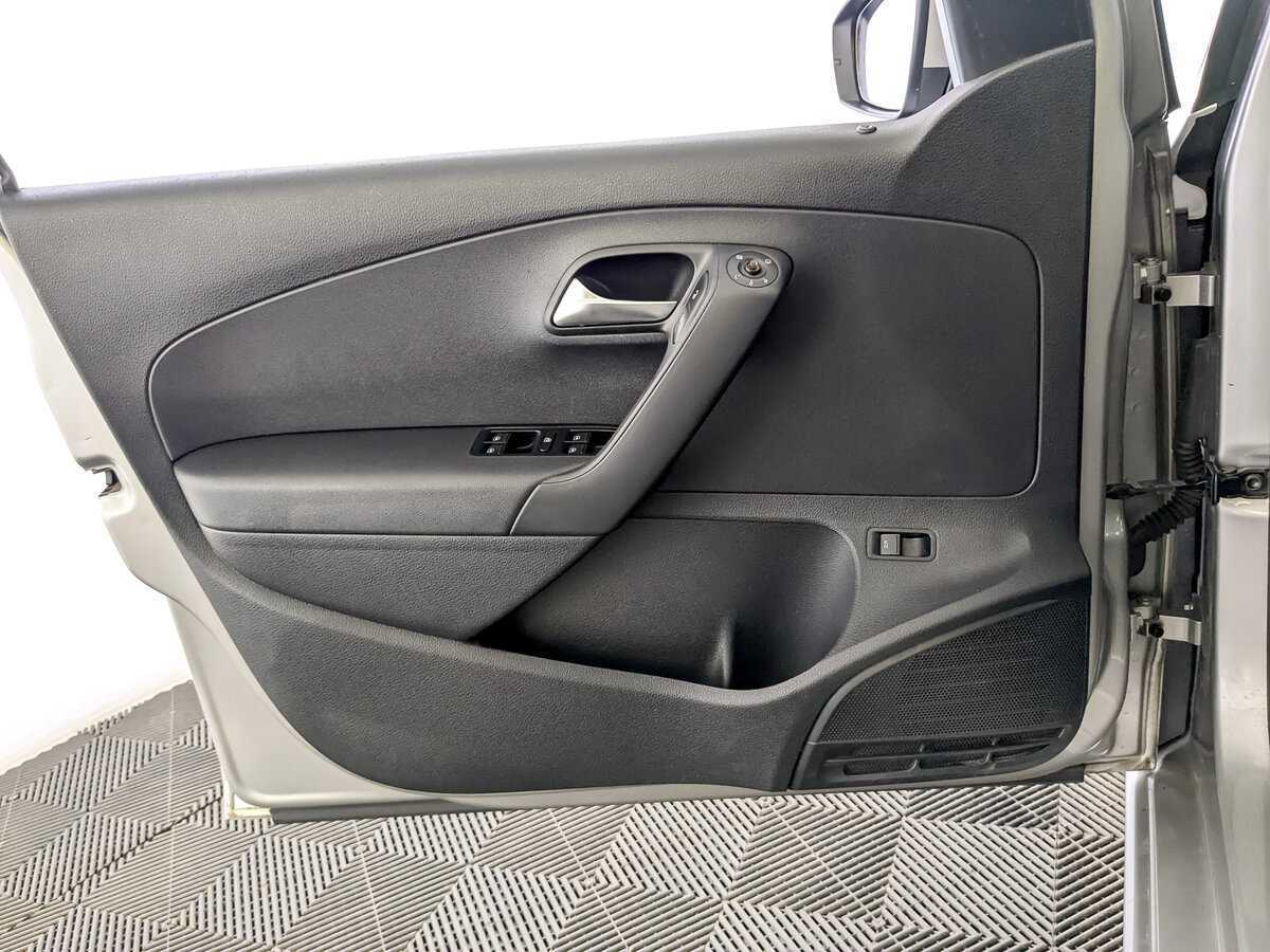 Volkswagen Polo с пробегом — 2019 год. Фото: #18