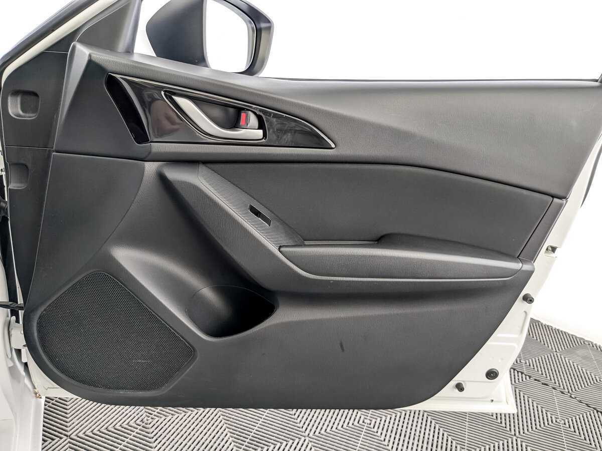 Mazda 3 с пробегом — 2015 год. Фото: #23