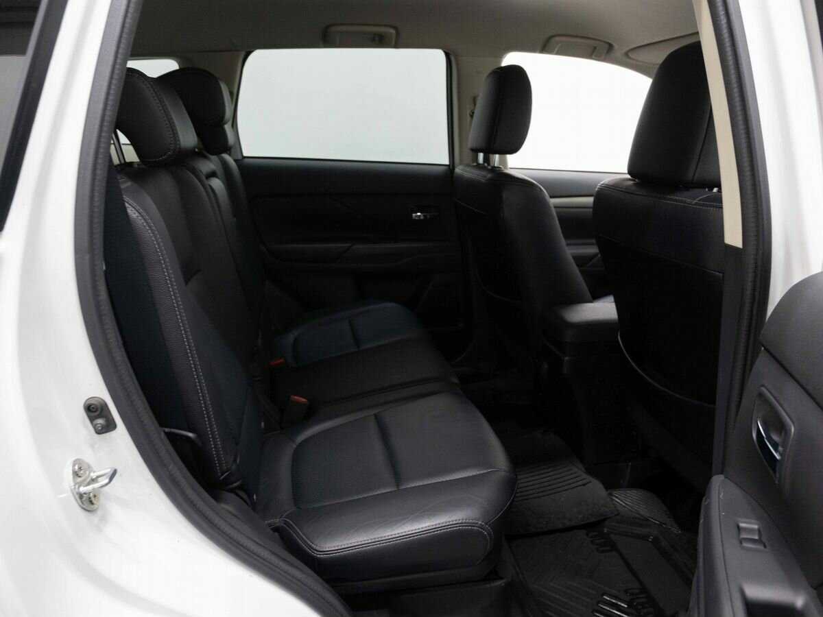 Mitsubishi Outlander с пробегом — 2012 год. Фото: #10