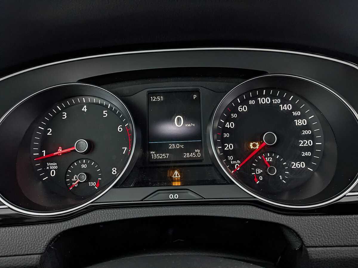 Volkswagen Passat с пробегом — 2016 год. Фото: #12