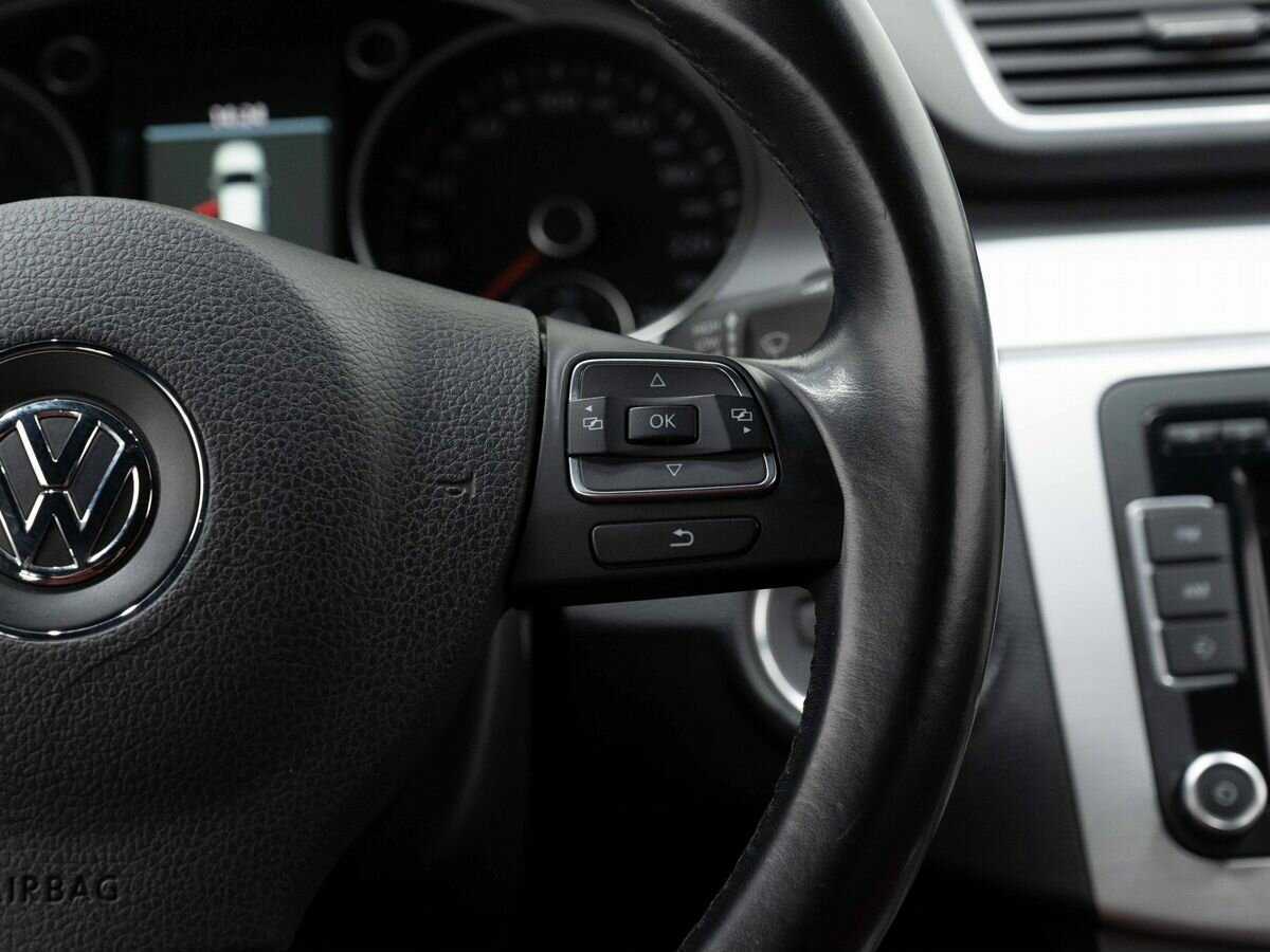 Volkswagen Passat CC с пробегом — 2014 год. Фото: #16
