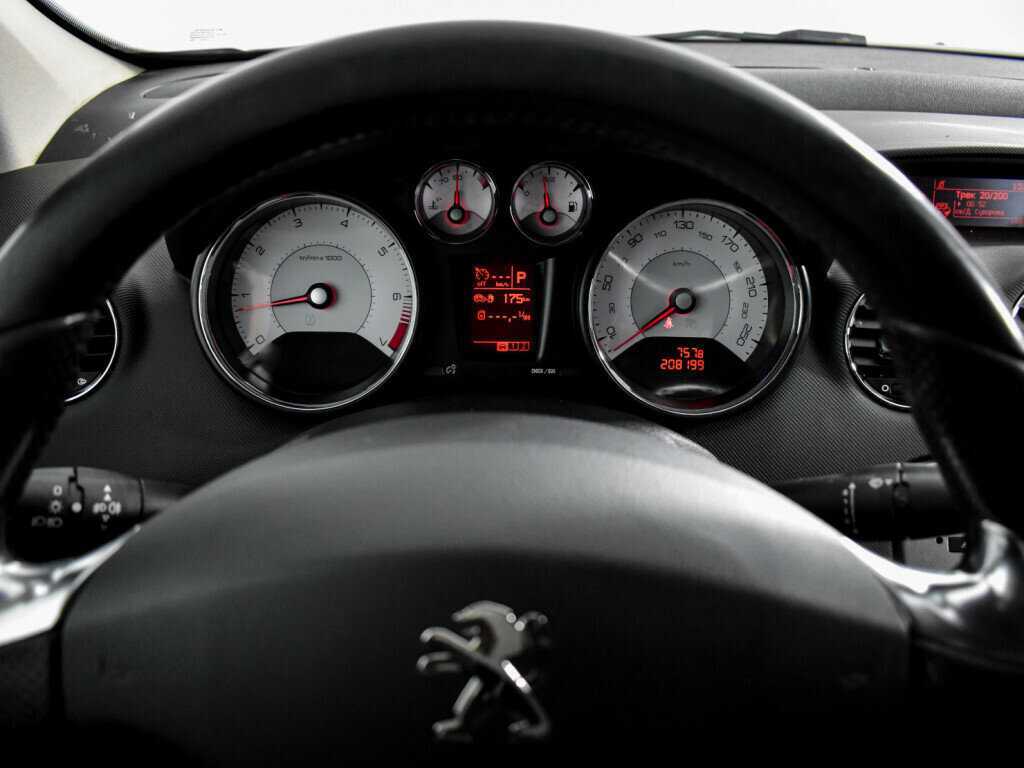 Peugeot 408 с пробегом — 2016 год. Фото: #15