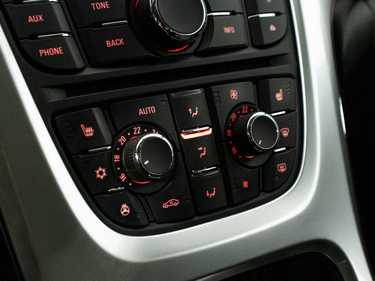 Opel Astra с пробегом — 2013 год. Фото: #15