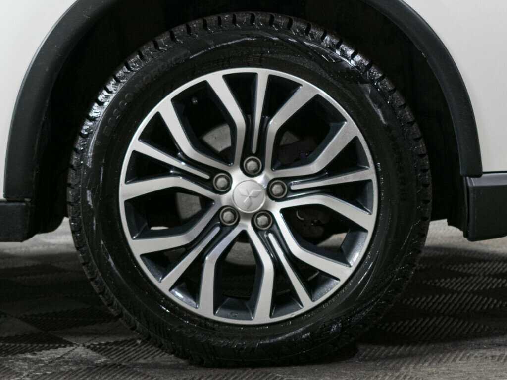 Mitsubishi Outlander с пробегом — 2015 год. Фото: #17