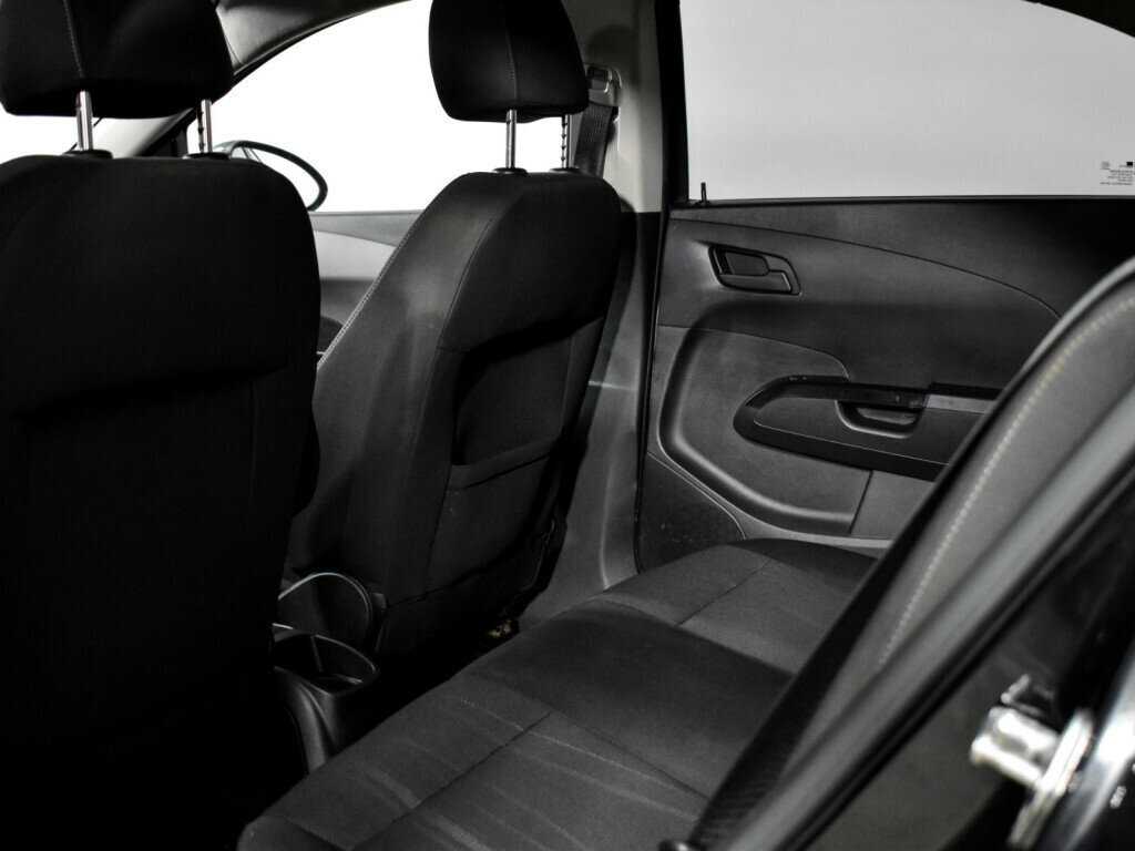 Chevrolet Aveo с пробегом — 2013 год. Фото: #13