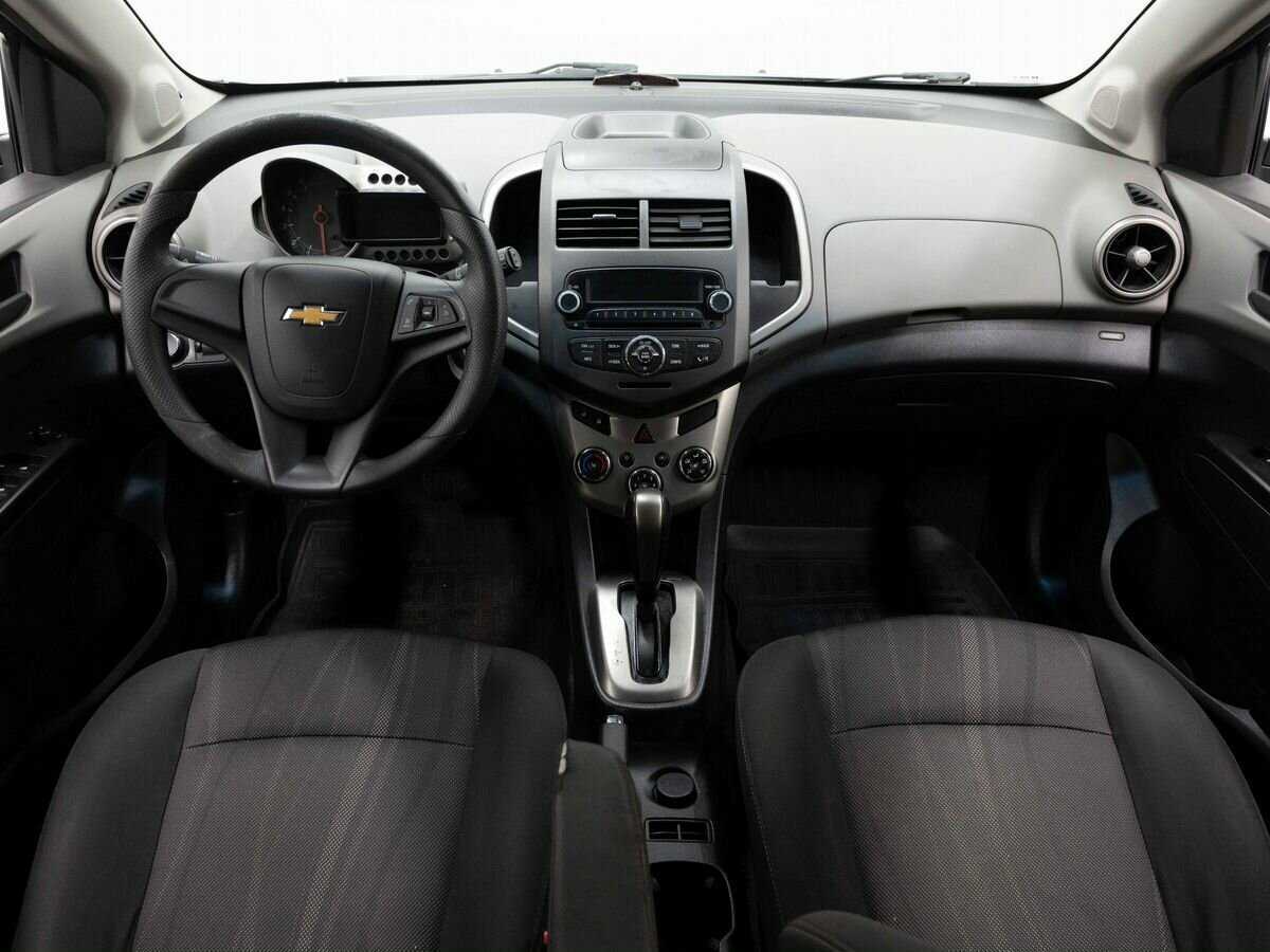 Chevrolet Aveo с пробегом — 2014 год. Фото: #13
