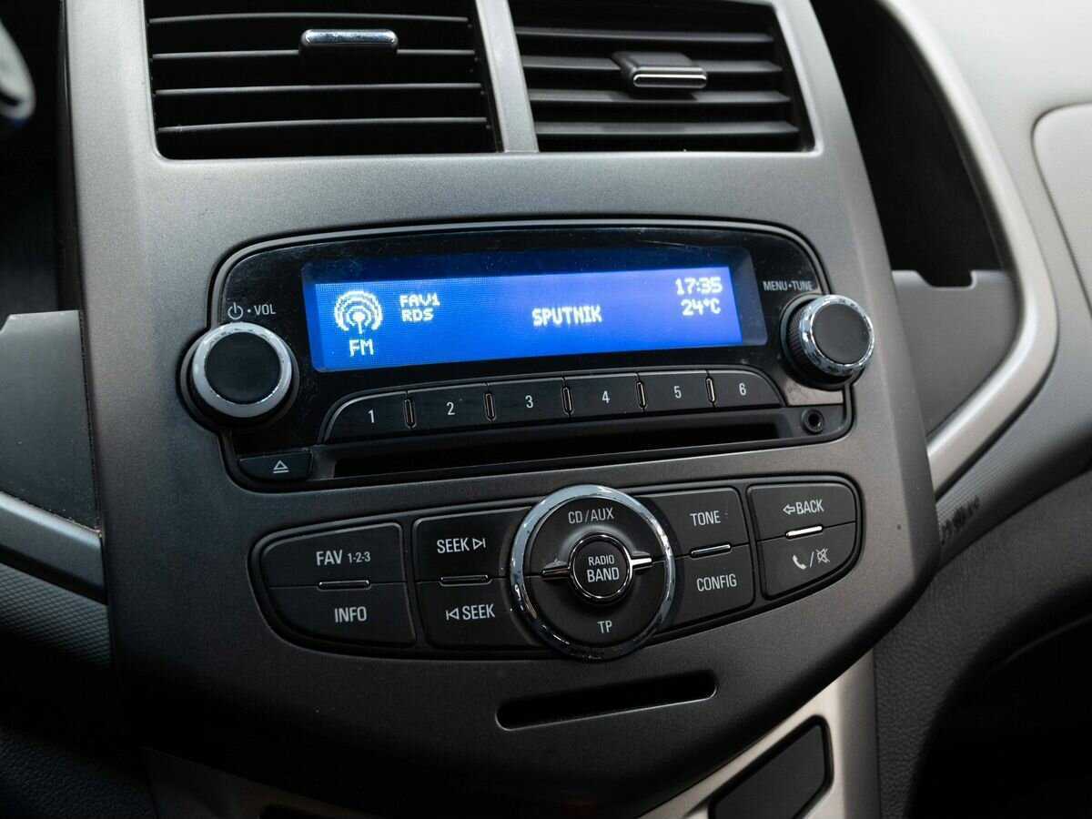 Chevrolet Aveo с пробегом — 2014 год. Фото: #18