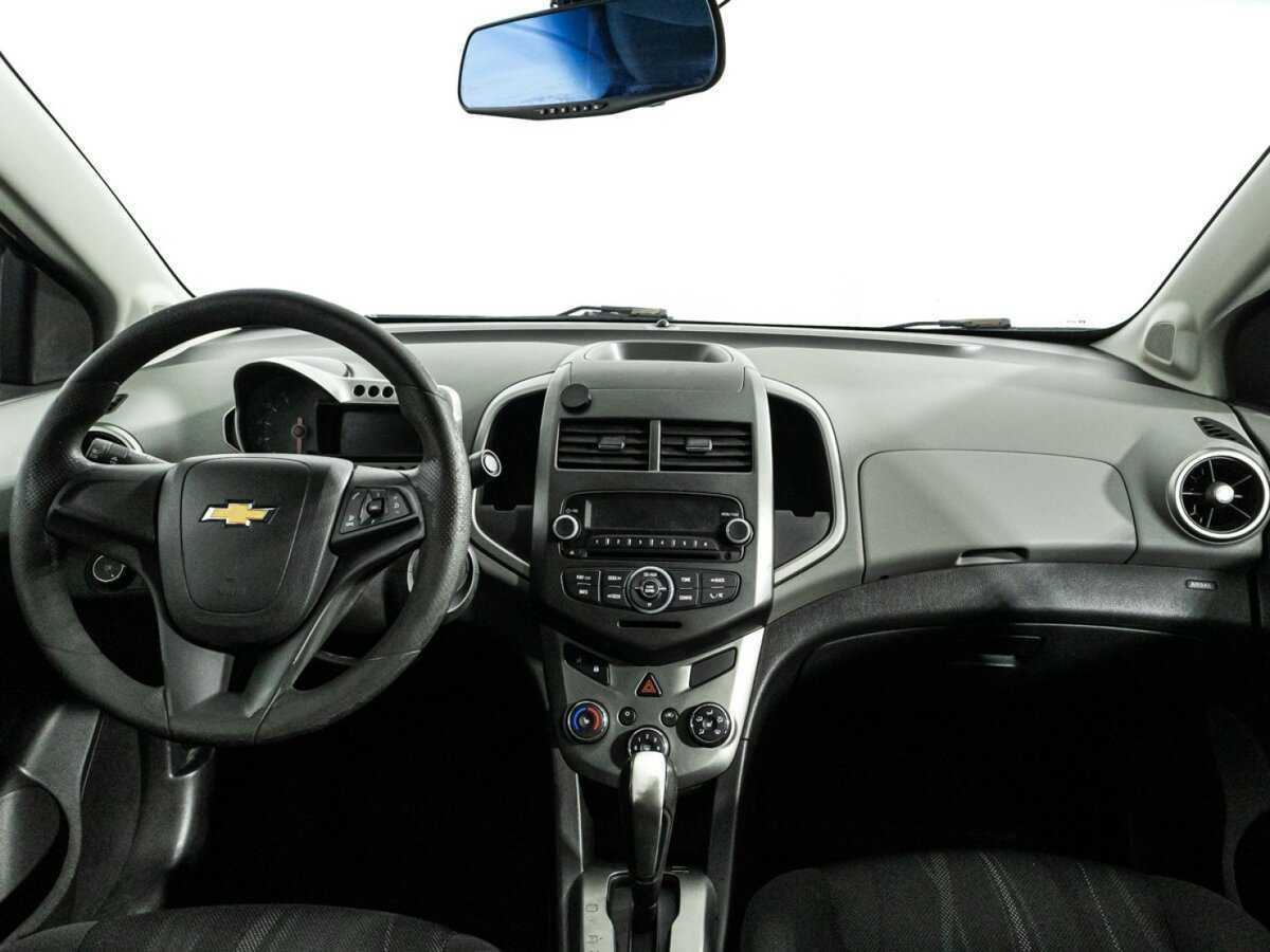Chevrolet Aveo с пробегом — 2015 год. Фото: #12