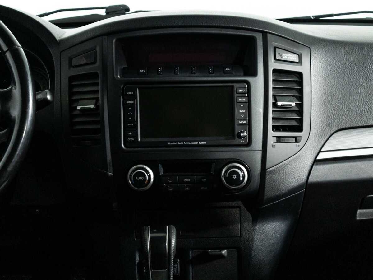 Mitsubishi Pajero с пробегом — 2012 год. Фото: #11