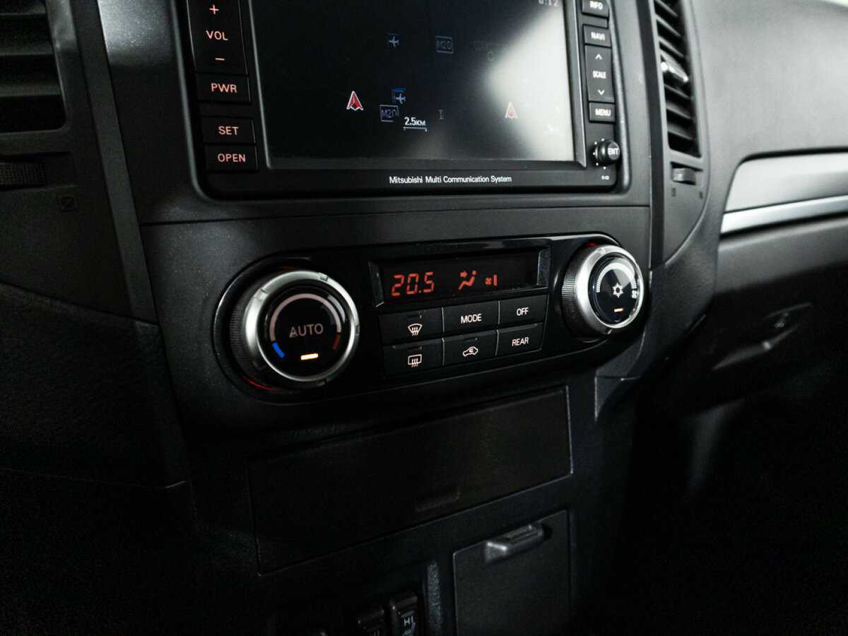 Mitsubishi Pajero с пробегом — 2012 год. Фото: #15