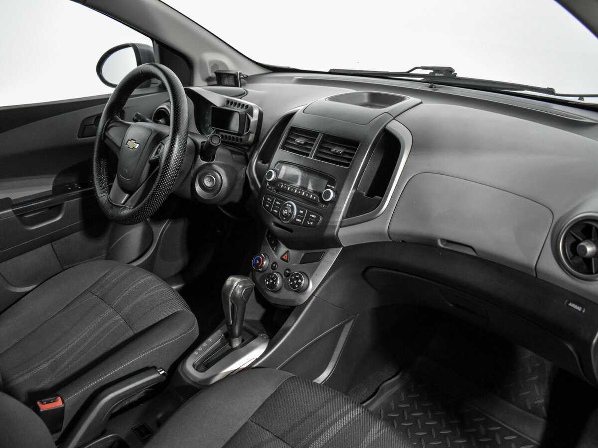 Chevrolet Aveo с пробегом — 2014 год. Фото: #13