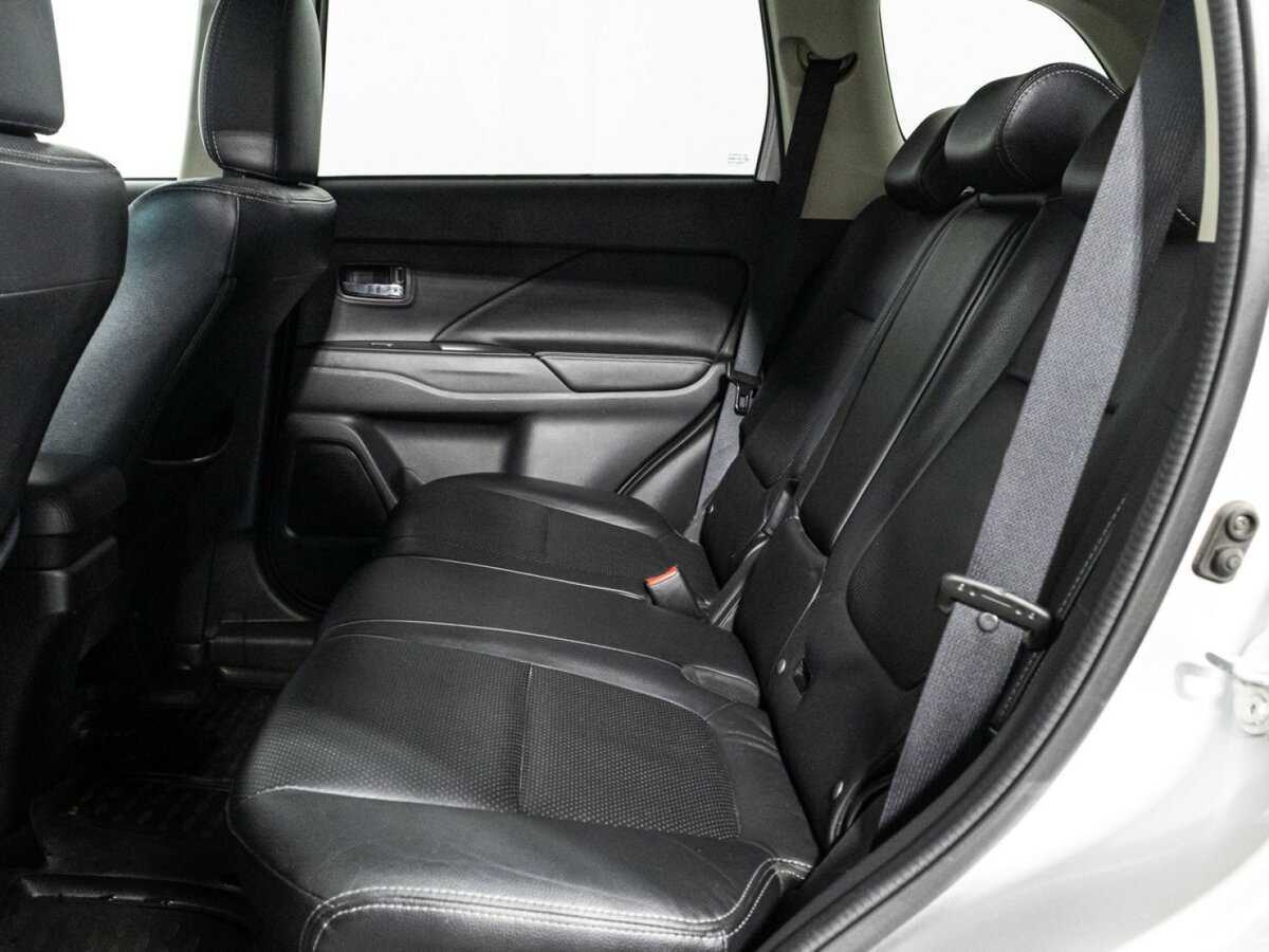 Mitsubishi Outlander с пробегом — 2016 год. Фото: #9