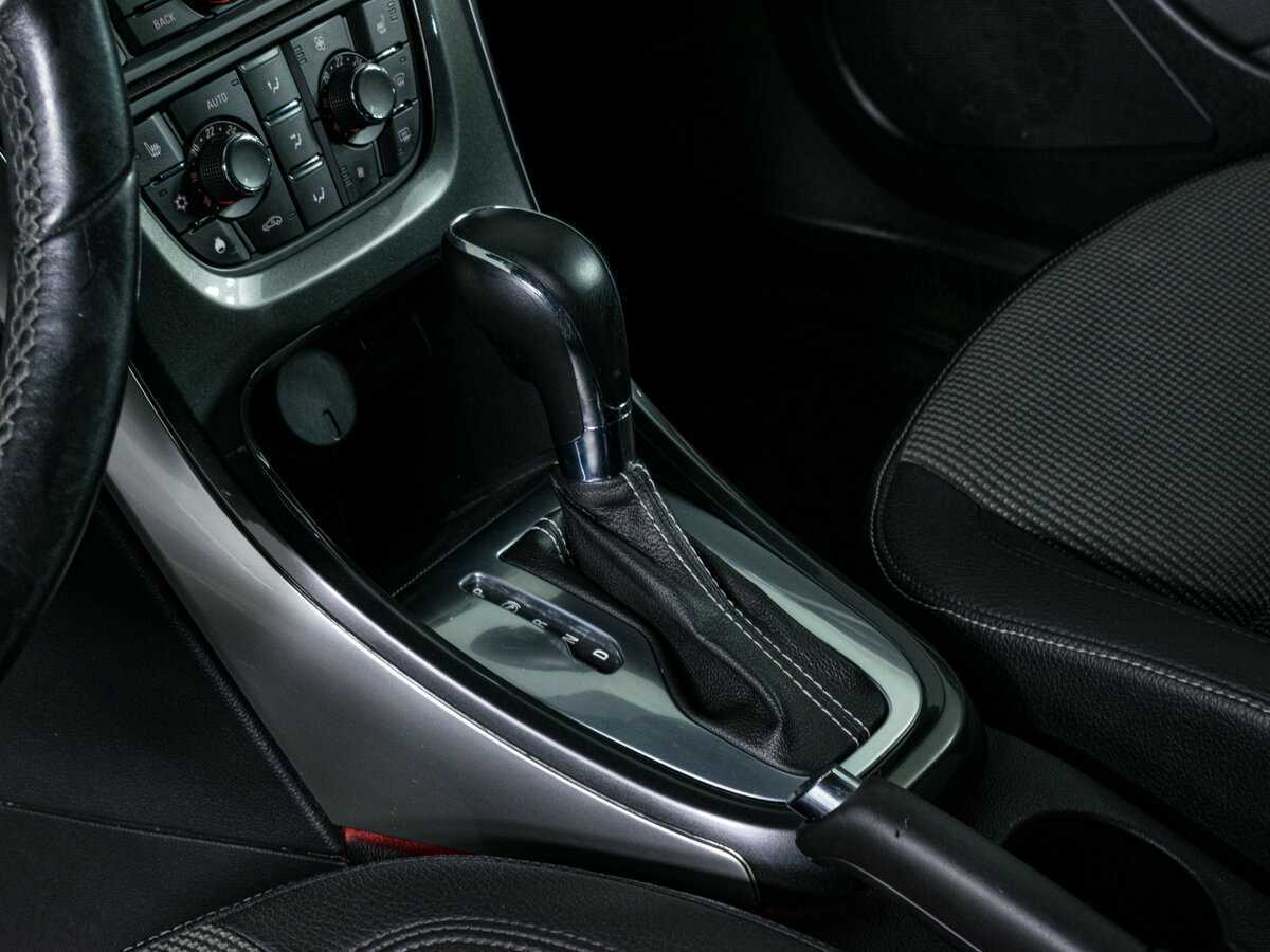 Opel Astra с пробегом — 2012 год. Фото: #12