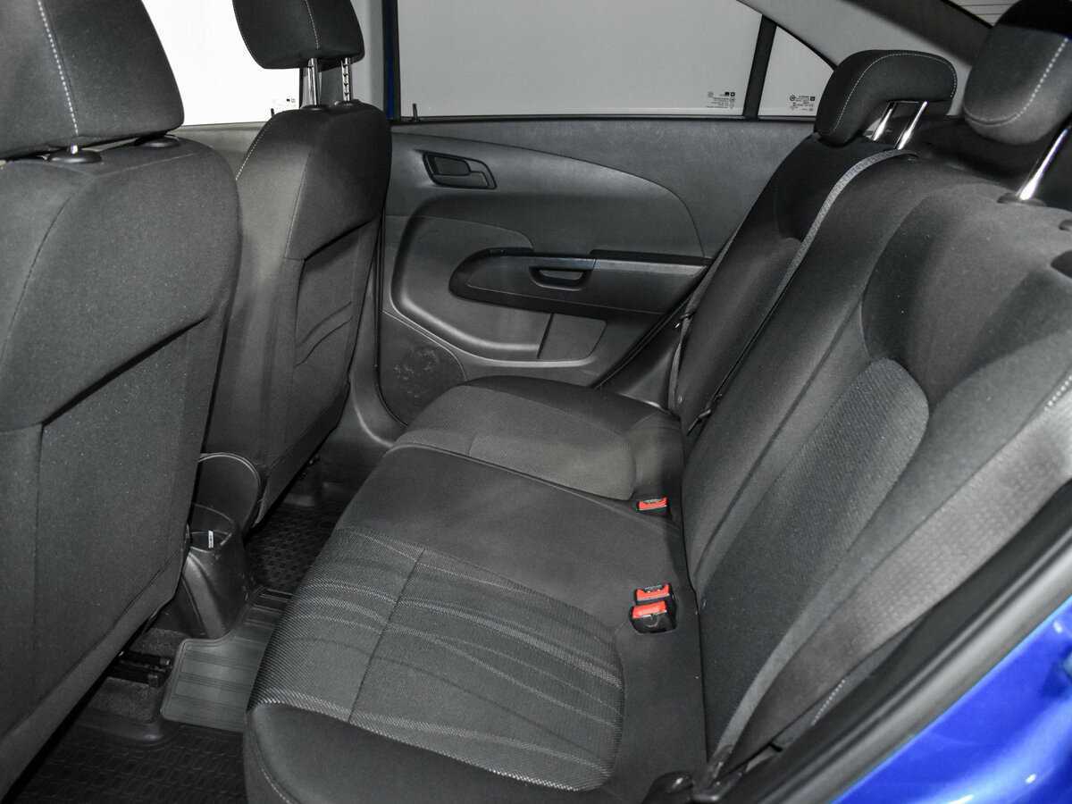 Chevrolet Aveo с пробегом — 2012 год. Фото: #10