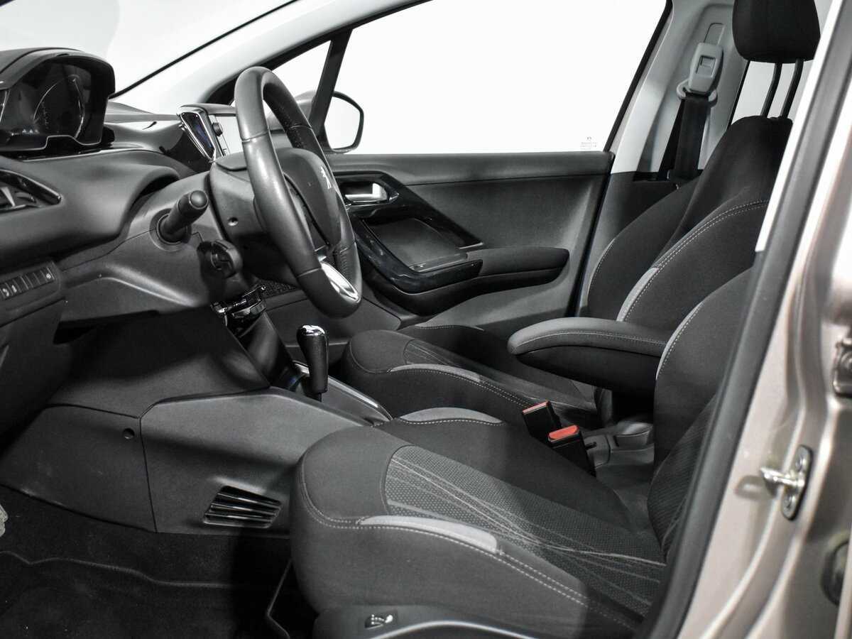 Peugeot 208 с пробегом — 2014 год. Фото: #9