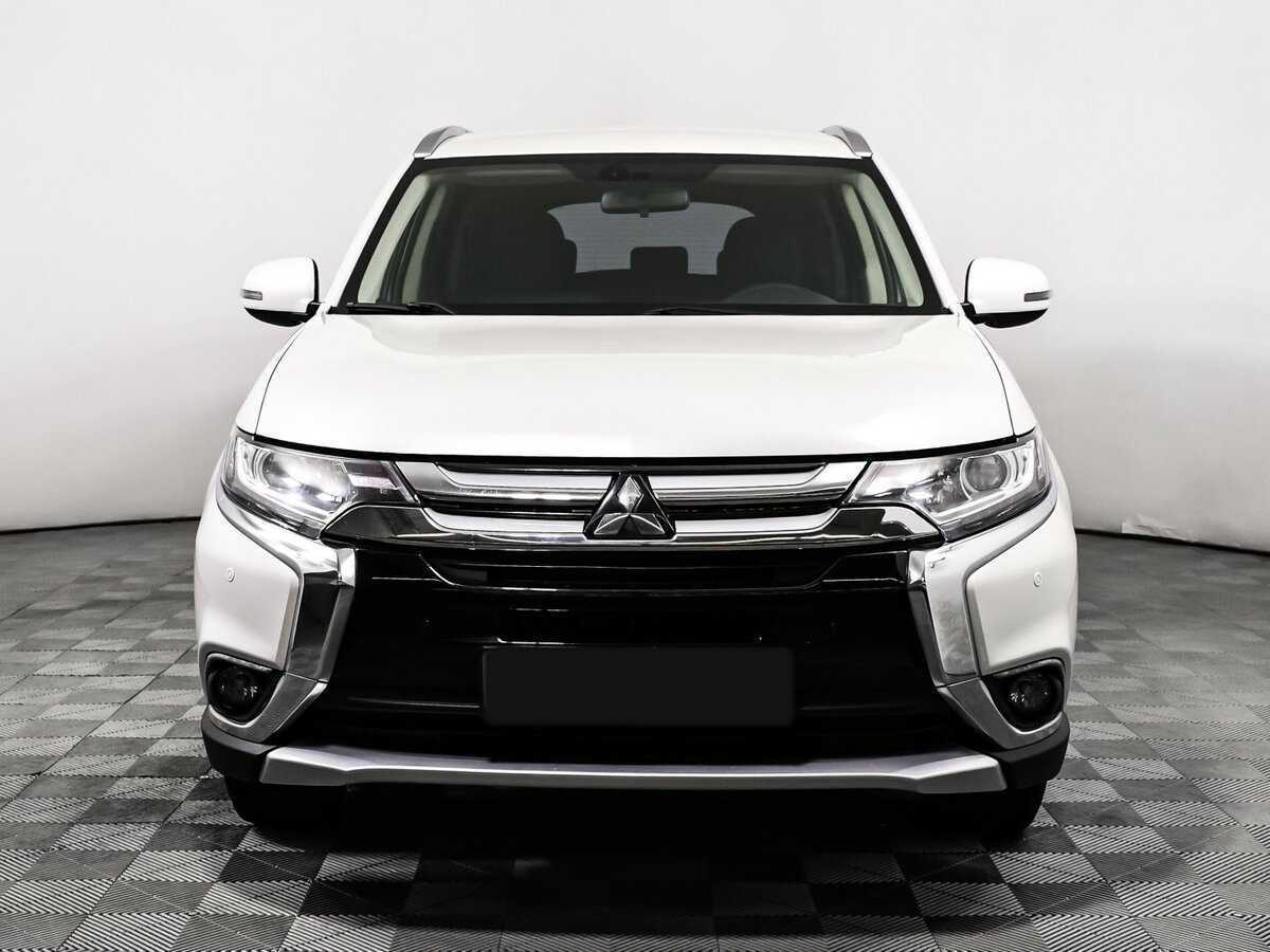 Mitsubishi Outlander с пробегом — 2017 год. Фото: #1
