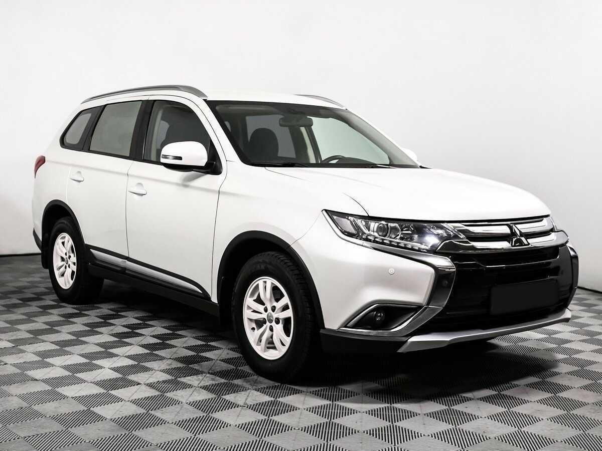 Mitsubishi Outlander с пробегом — 2017 год. Фото: #2