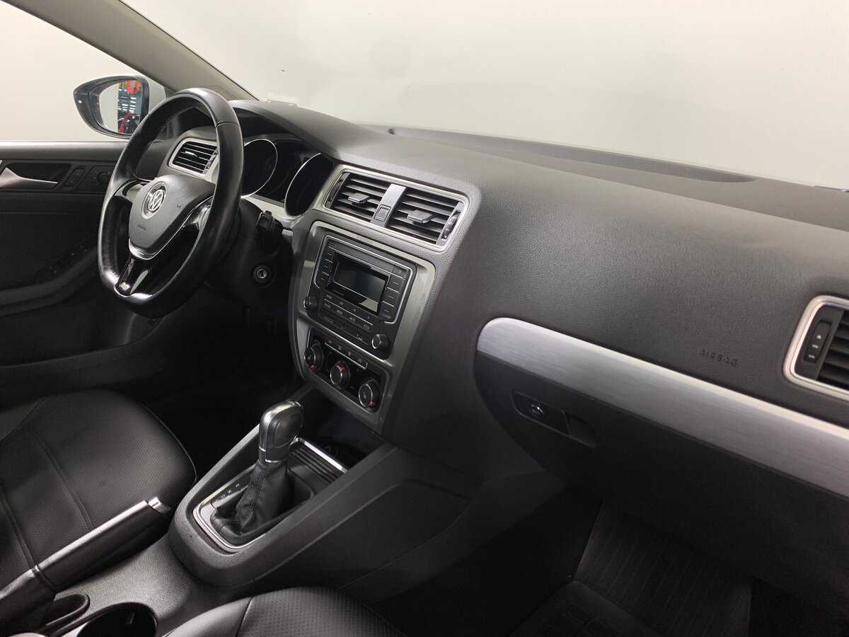 Volkswagen Jetta с пробегом — 2017 год. Фото: #12