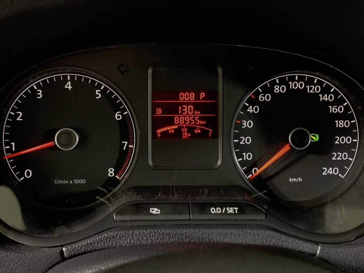 Volkswagen Polo с пробегом — 2013 год. Фото: #13