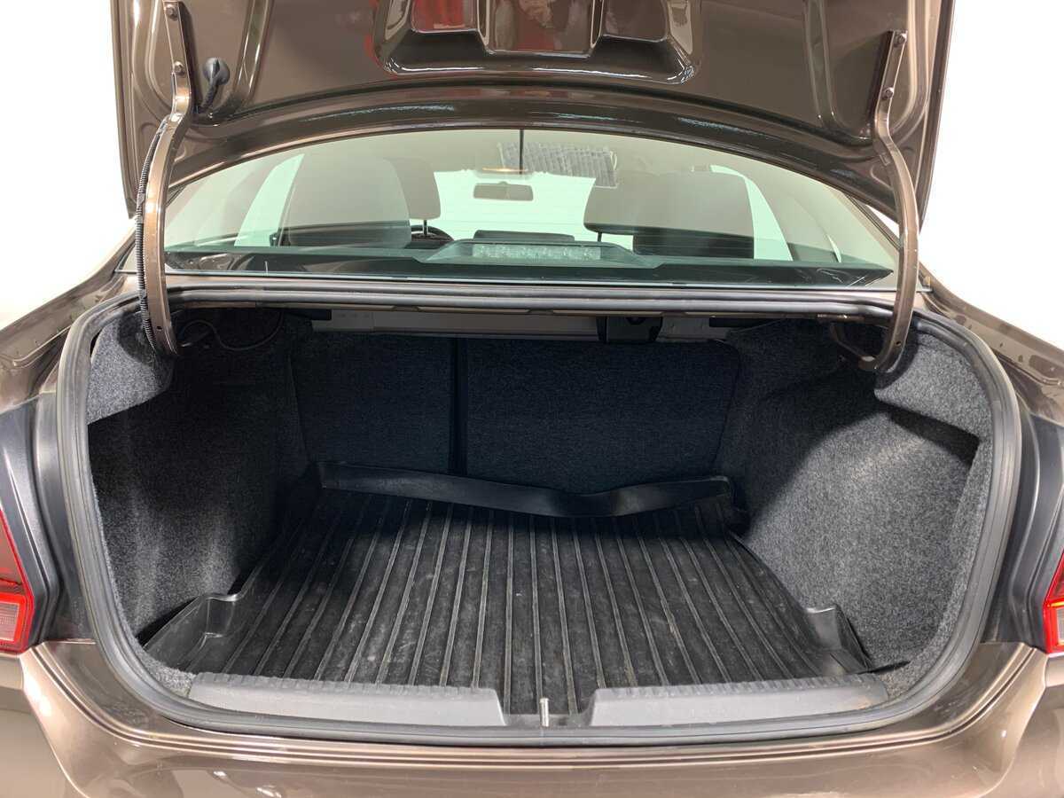 Volkswagen Polo с пробегом — 2016 год. Фото: #16