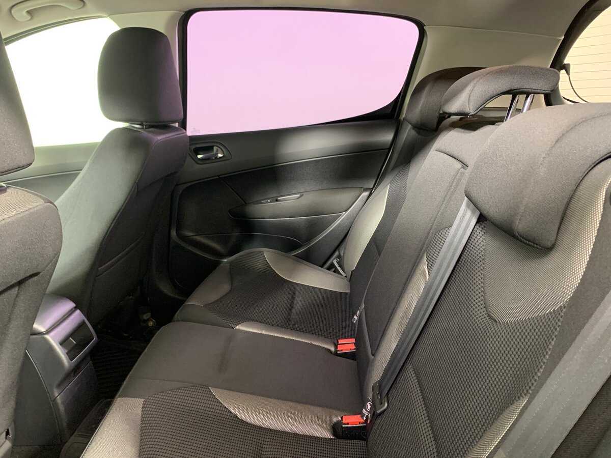 Peugeot 308 с пробегом — 2012 год. Фото: #18