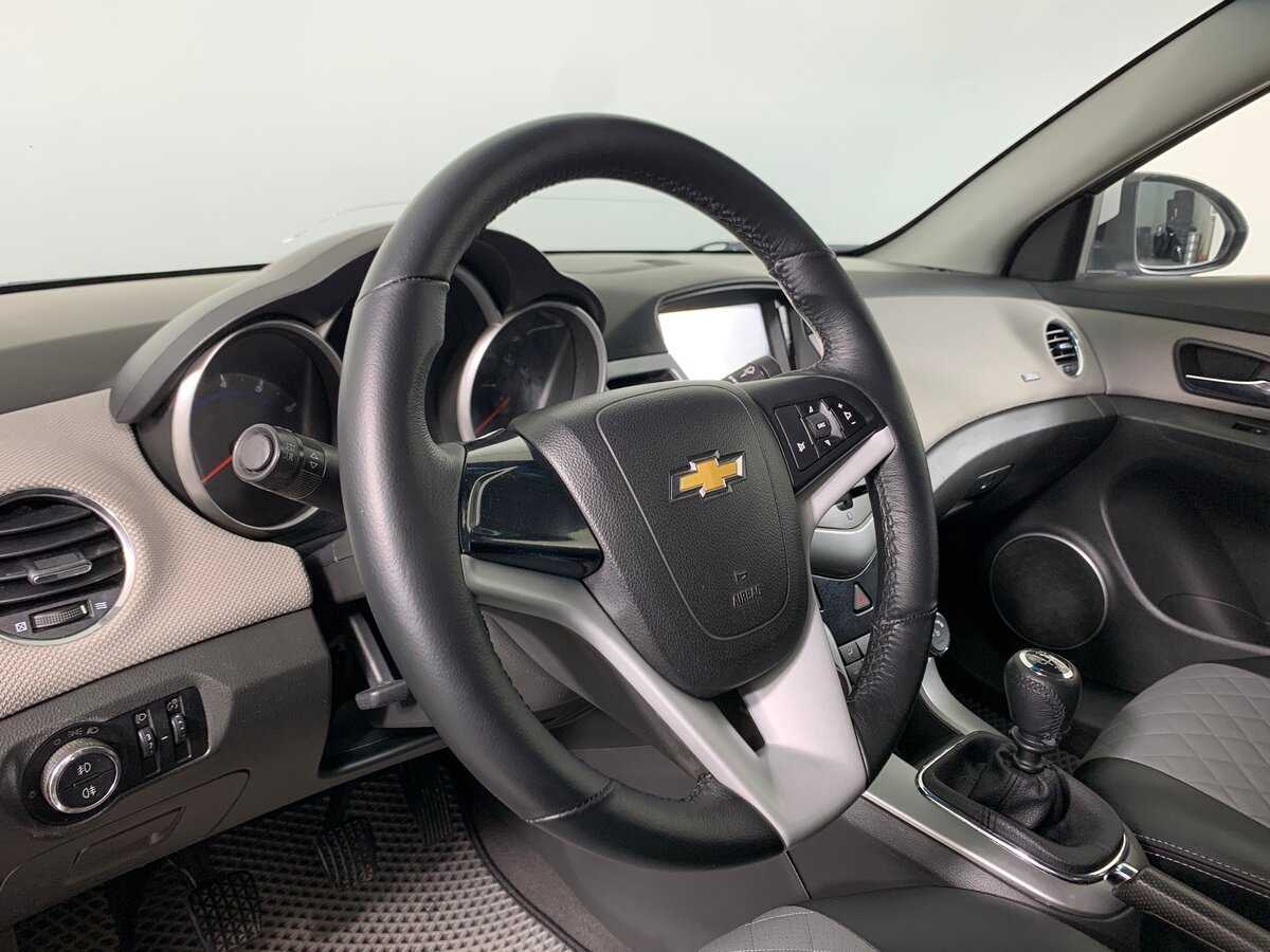 Chevrolet Cruze с пробегом — 2012 год. Фото: #11