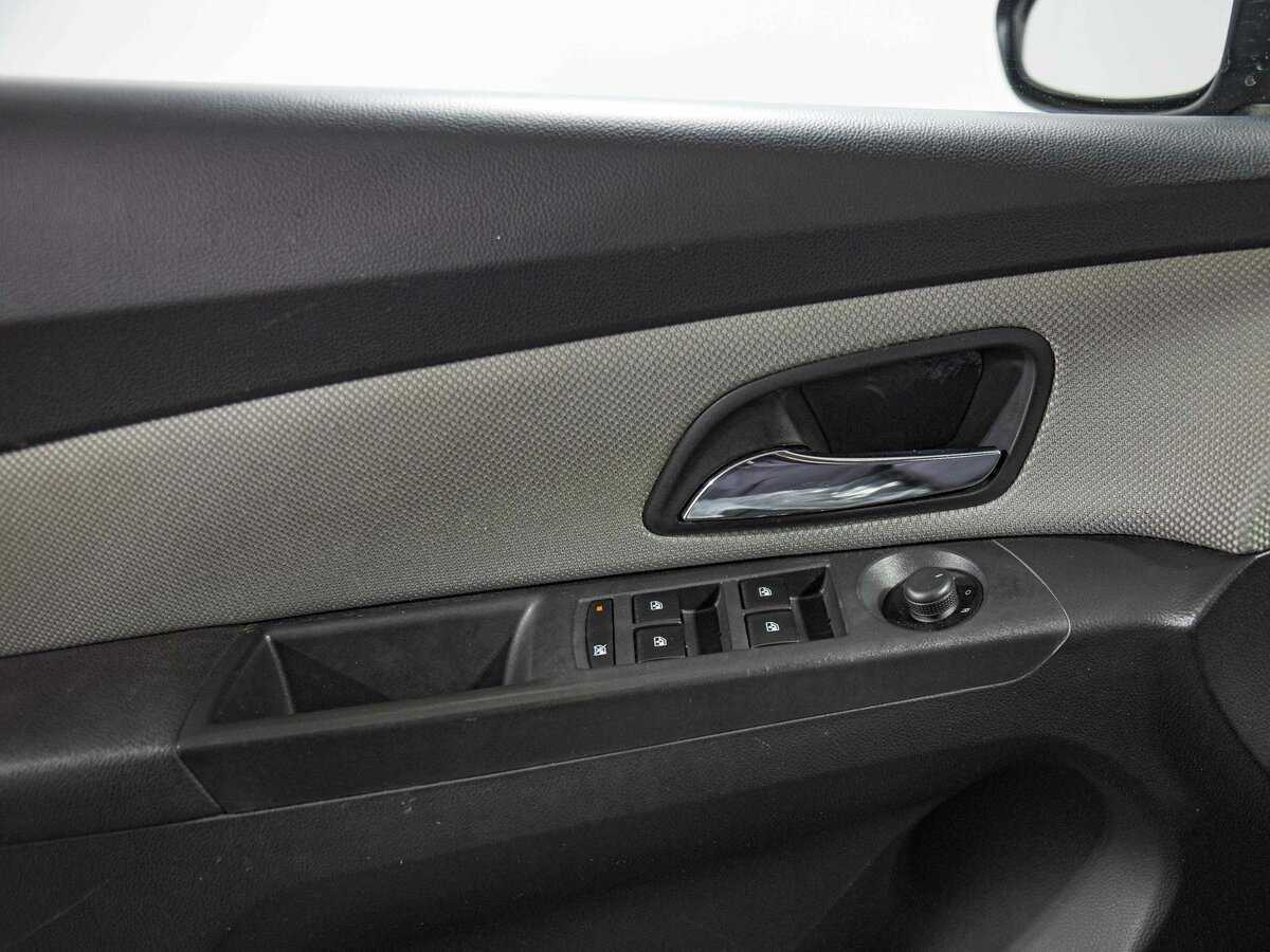 Chevrolet Cruze с пробегом — 2013 год. Фото: #10