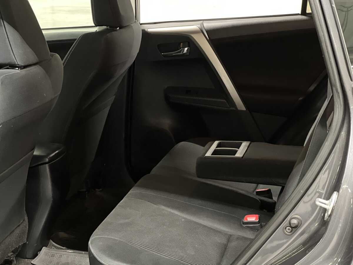 Toyota RAV4 с пробегом — 2014 год. Фото: #11